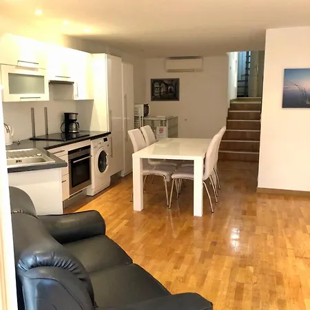 Appartement Maison De Village Au Cœur Du Vieil Antibes. Antibes